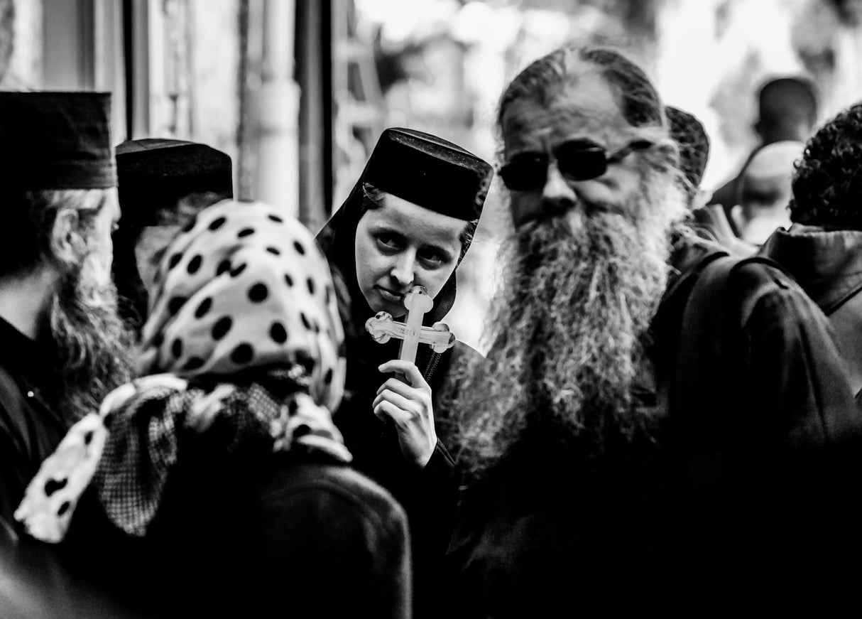 Nun and the cross BW Poster och Canvastavla