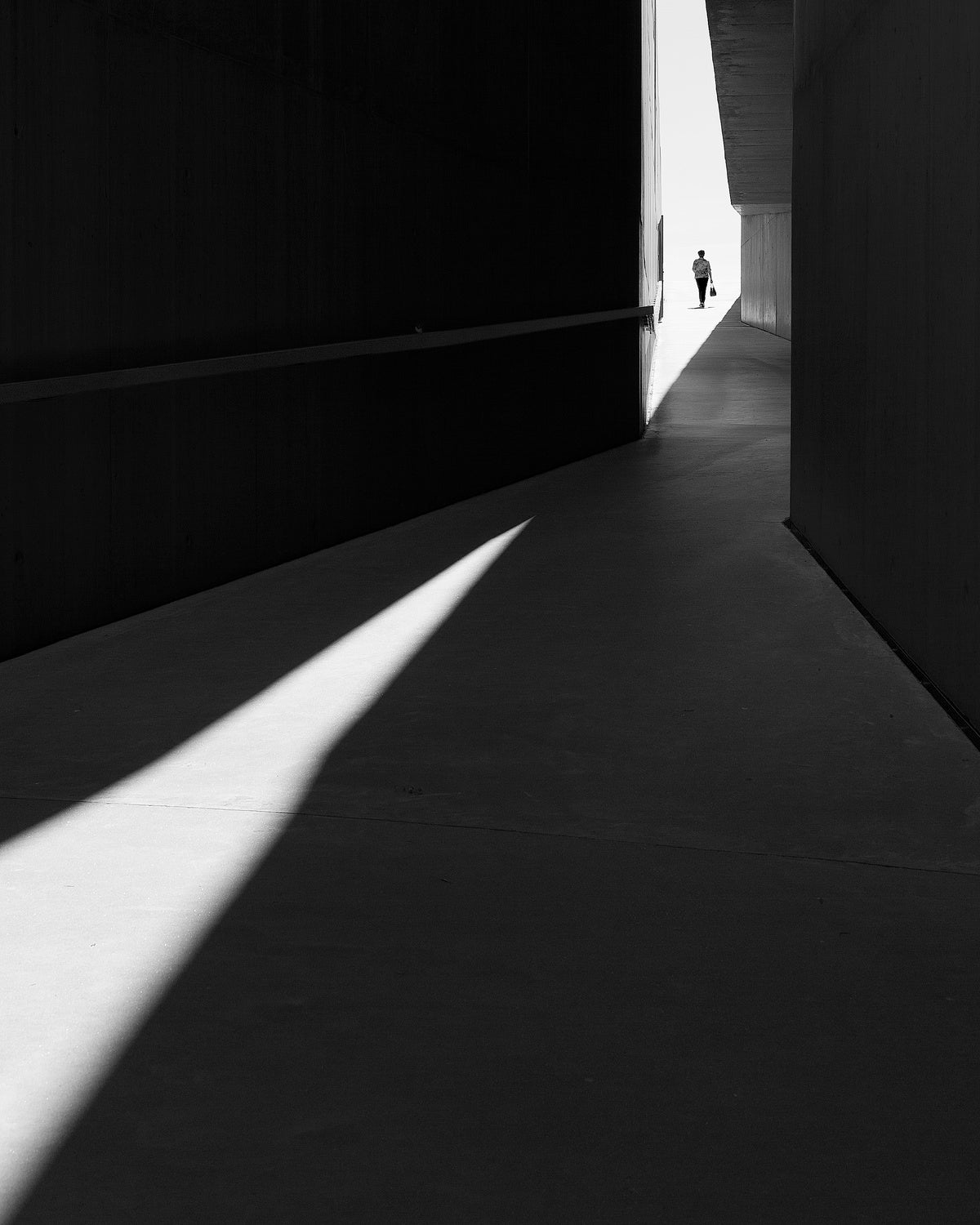 LIGHT AND SHADOW Poster och Canvastavla