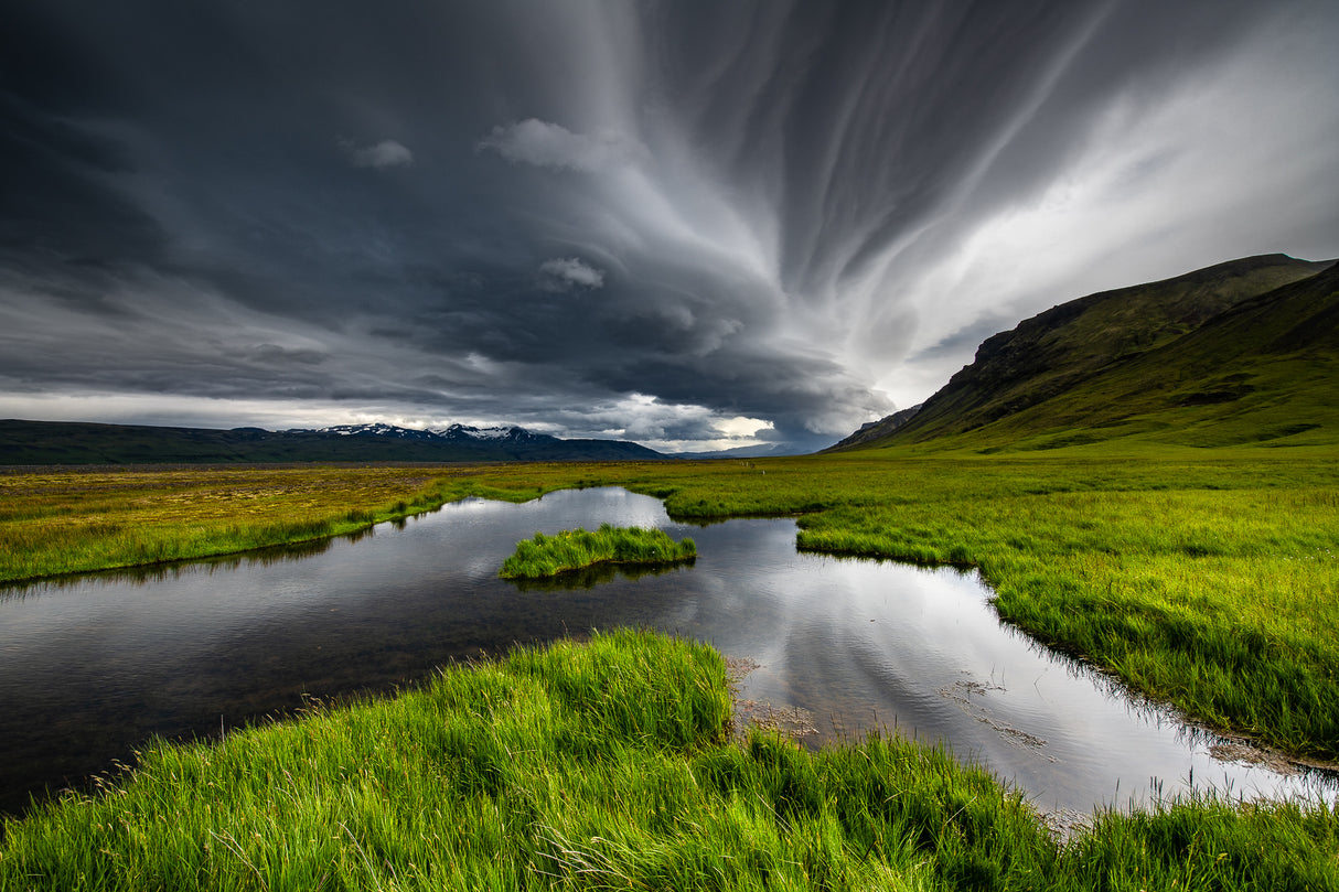 Stormy Iceland lake Poster och Canvastavla