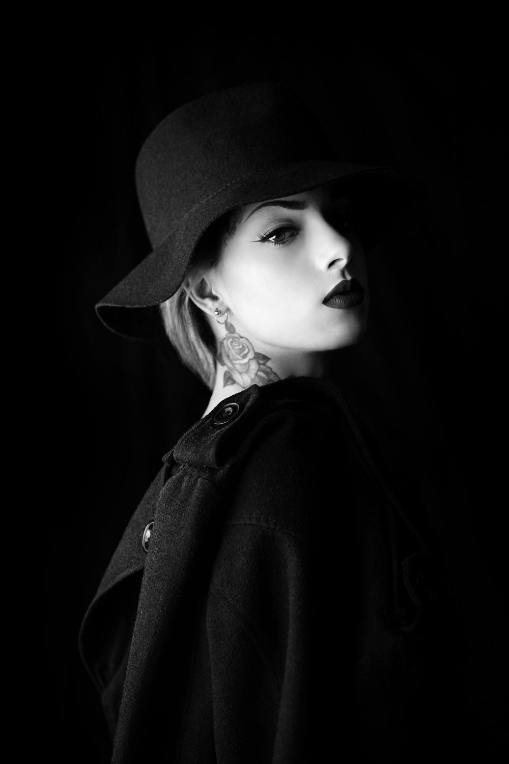 The Girl with the Rose Tattoo Poster och Canvastavla