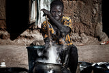 Making food for her children - Benin Poster och Canvastavla
