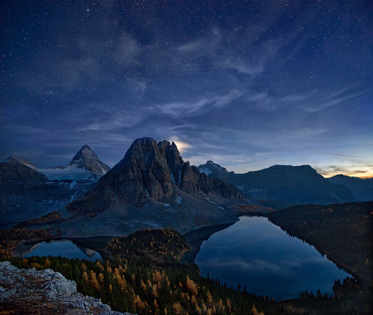 Starry Night at Mount Assiniboine Poster och Canvastavla