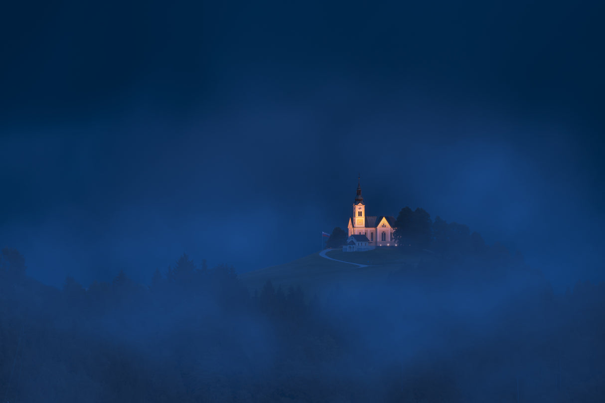 A Chapel in Fog Poster och Canvastavla