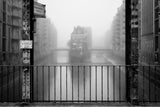 Wasserschloss bei Nebel Poster och Canvastavla