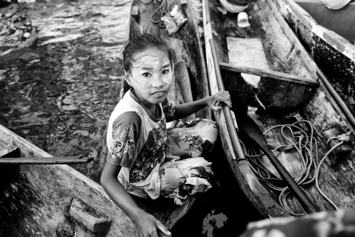 Girl in a Canoe Poster och Canvastavla