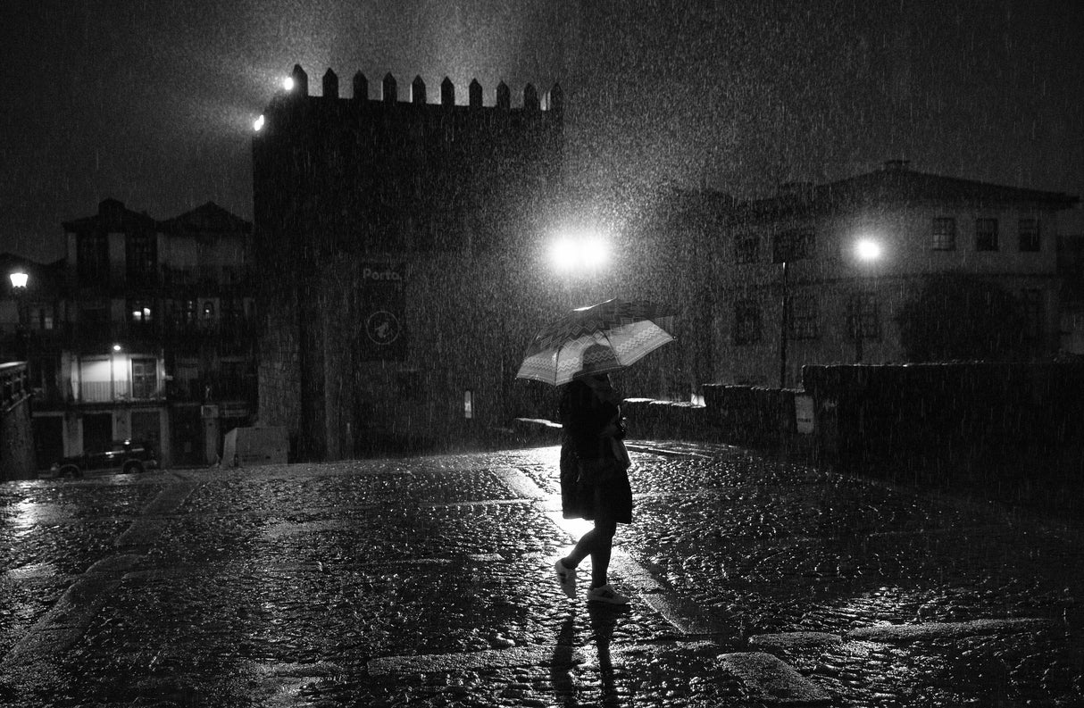 Rainy night - Porto Poster och Canvastavla