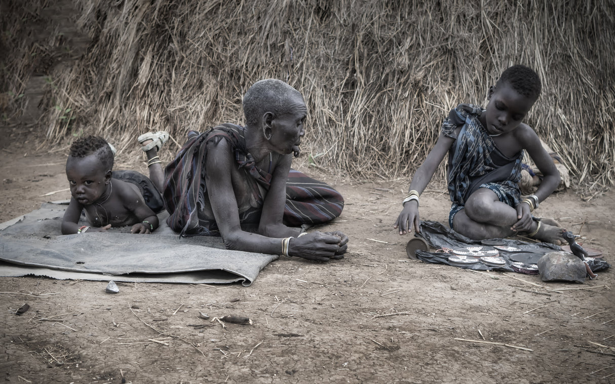 Communication over generations. Poster och Canvastavla