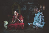 Praying in Belur Poster och Canvastavla