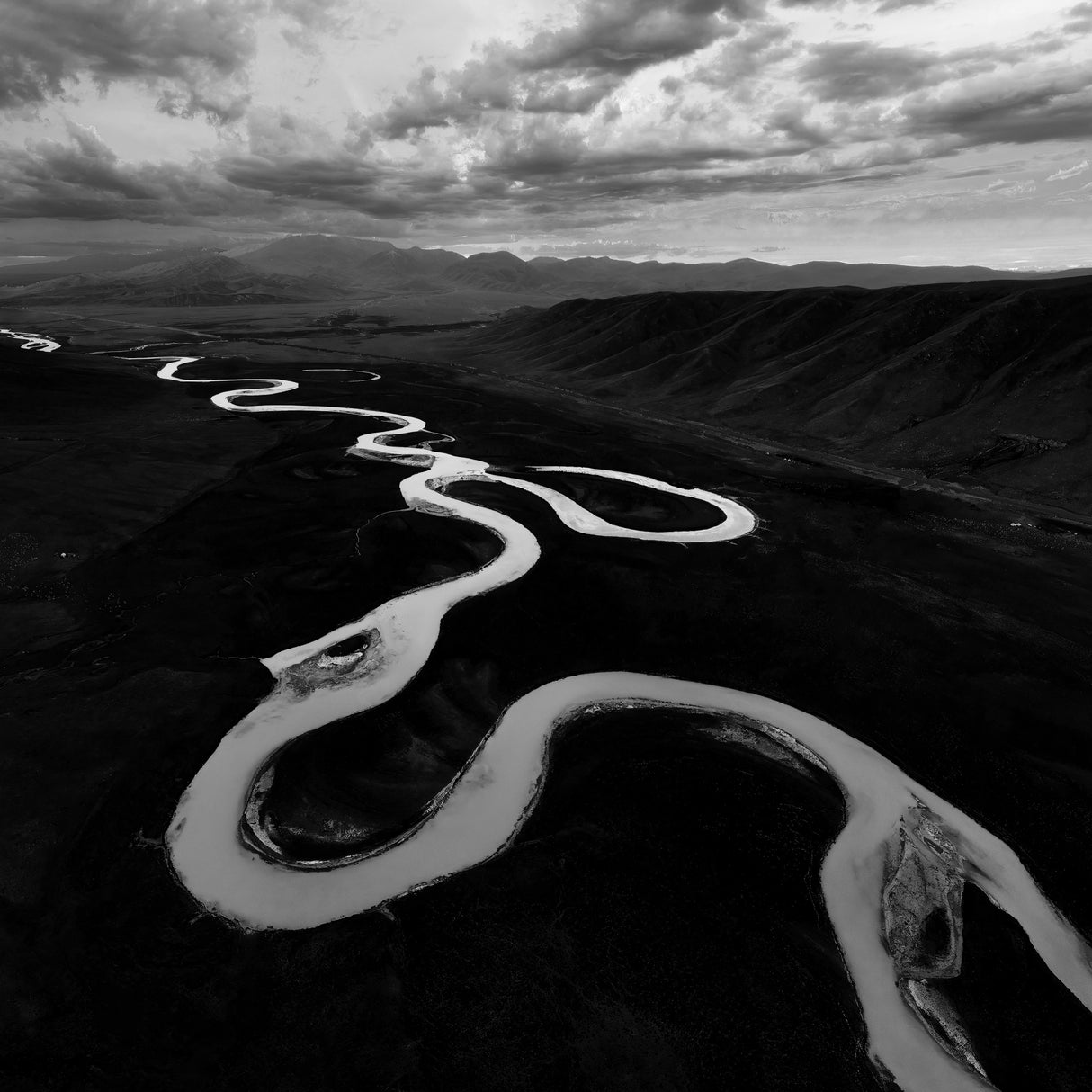 A meandering river Poster och Canvastavla