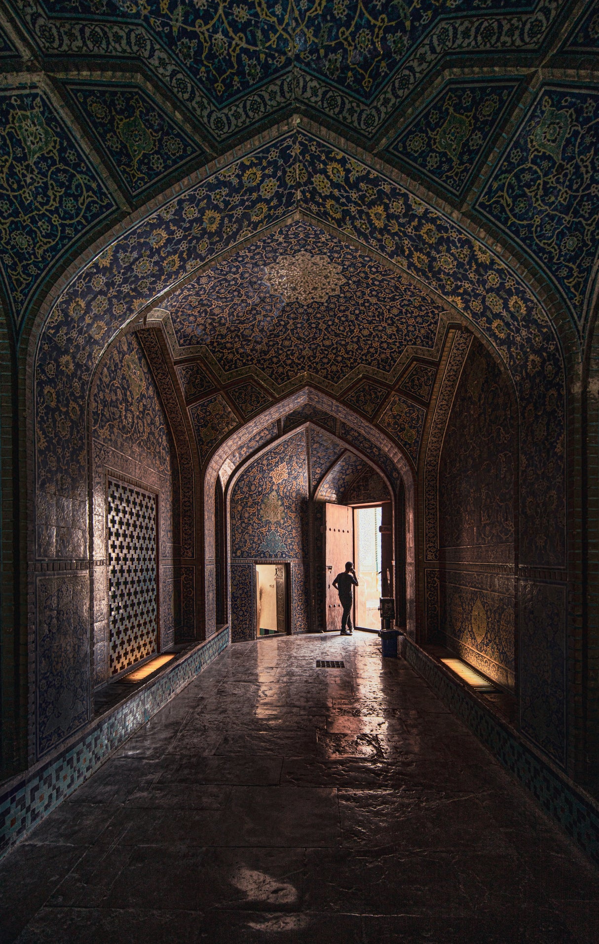 Inside the mosque of Esfahan Poster och Canvastavla