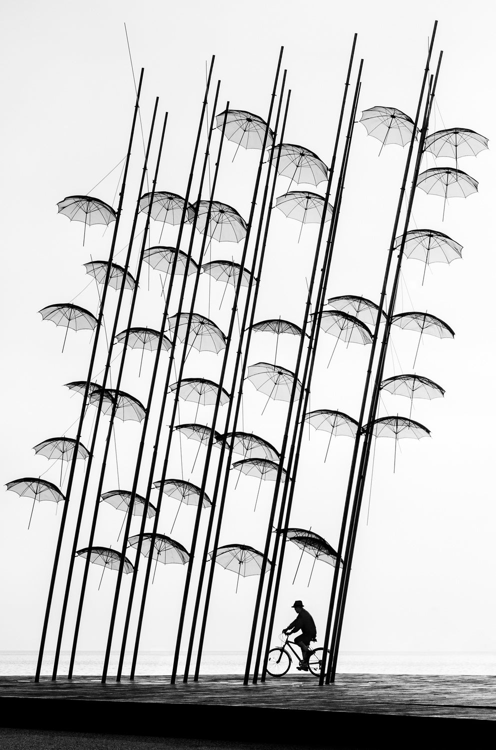Under the Umbrellas Poster och Canvastavla