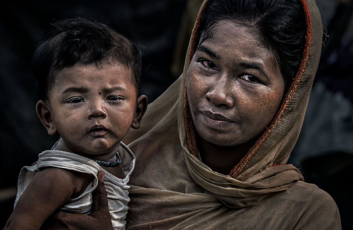 Rohingya refugee mother and child. Poster och Canvastavla
