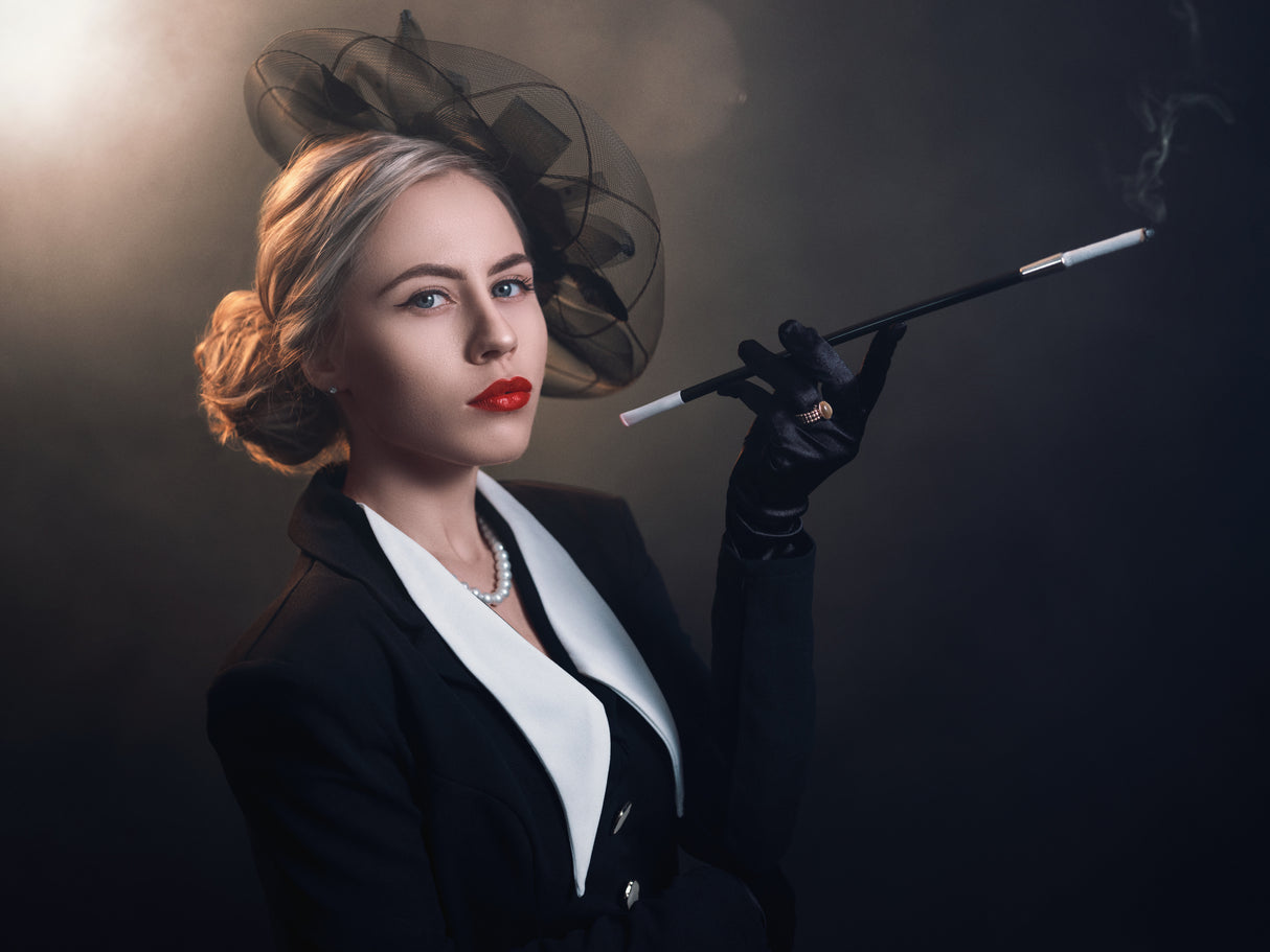 Lady with a cigarette Poster och Canvastavla