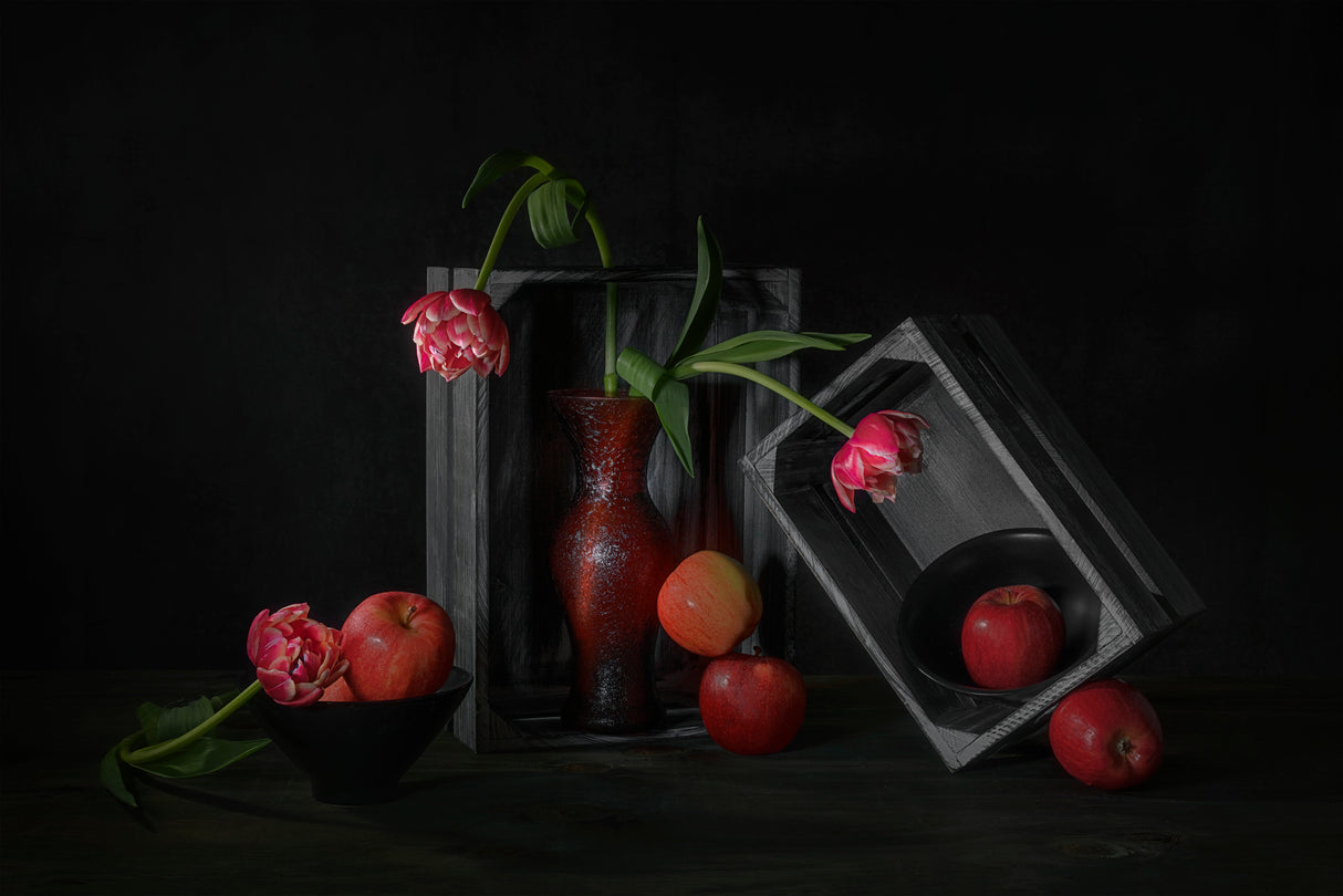 Tulip and Apple Poster och Canvastavla
