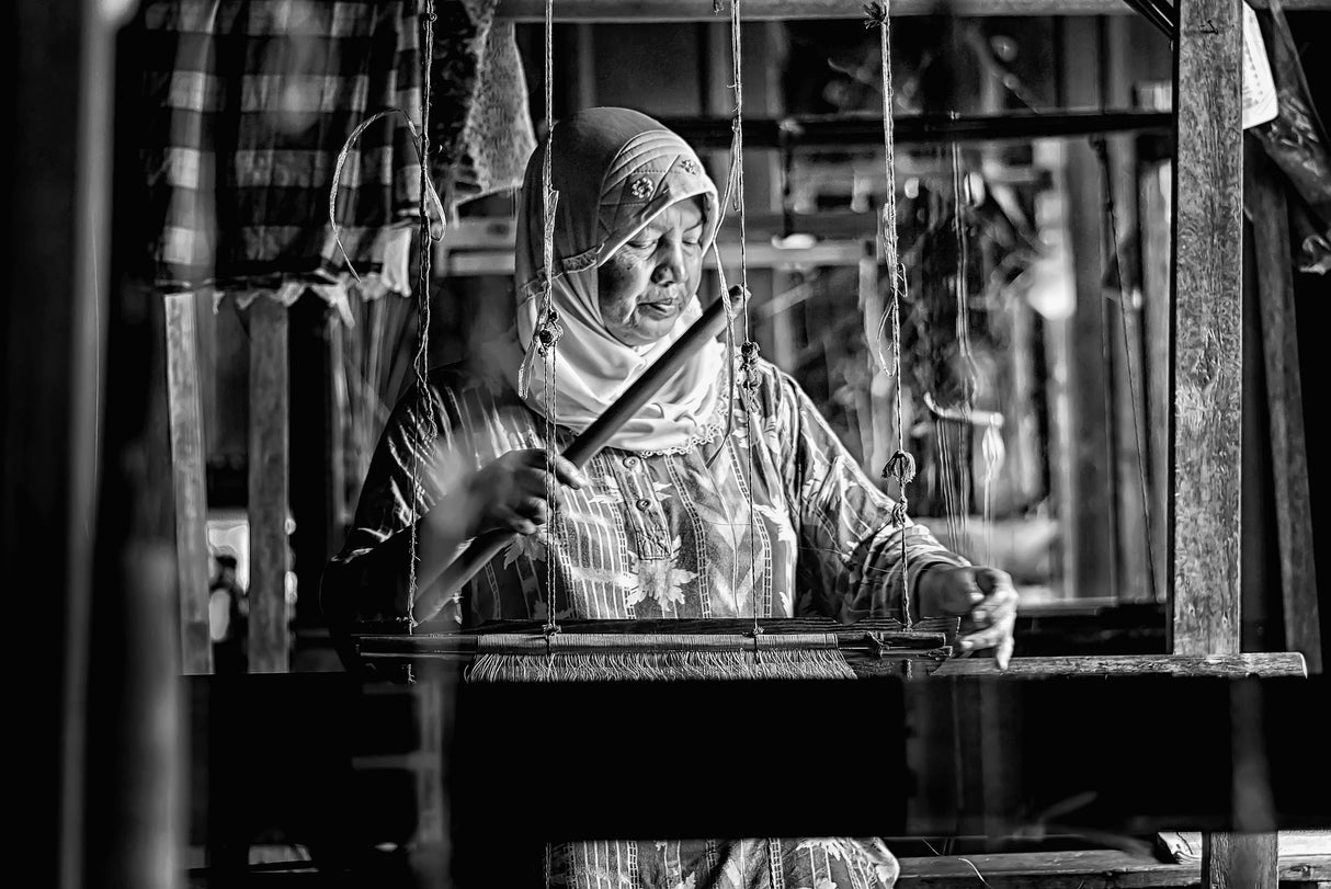 Songket Maker Poster och Canvastavla