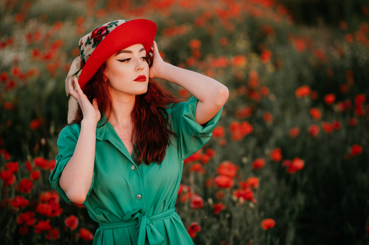 Green and Red - beauty in the poppy field Poster och Canvastavla