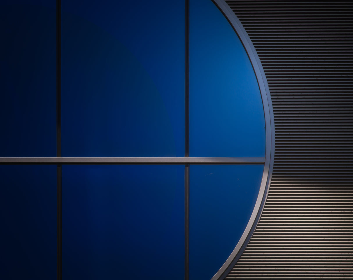 Window in blue. Poster och Canvastavla