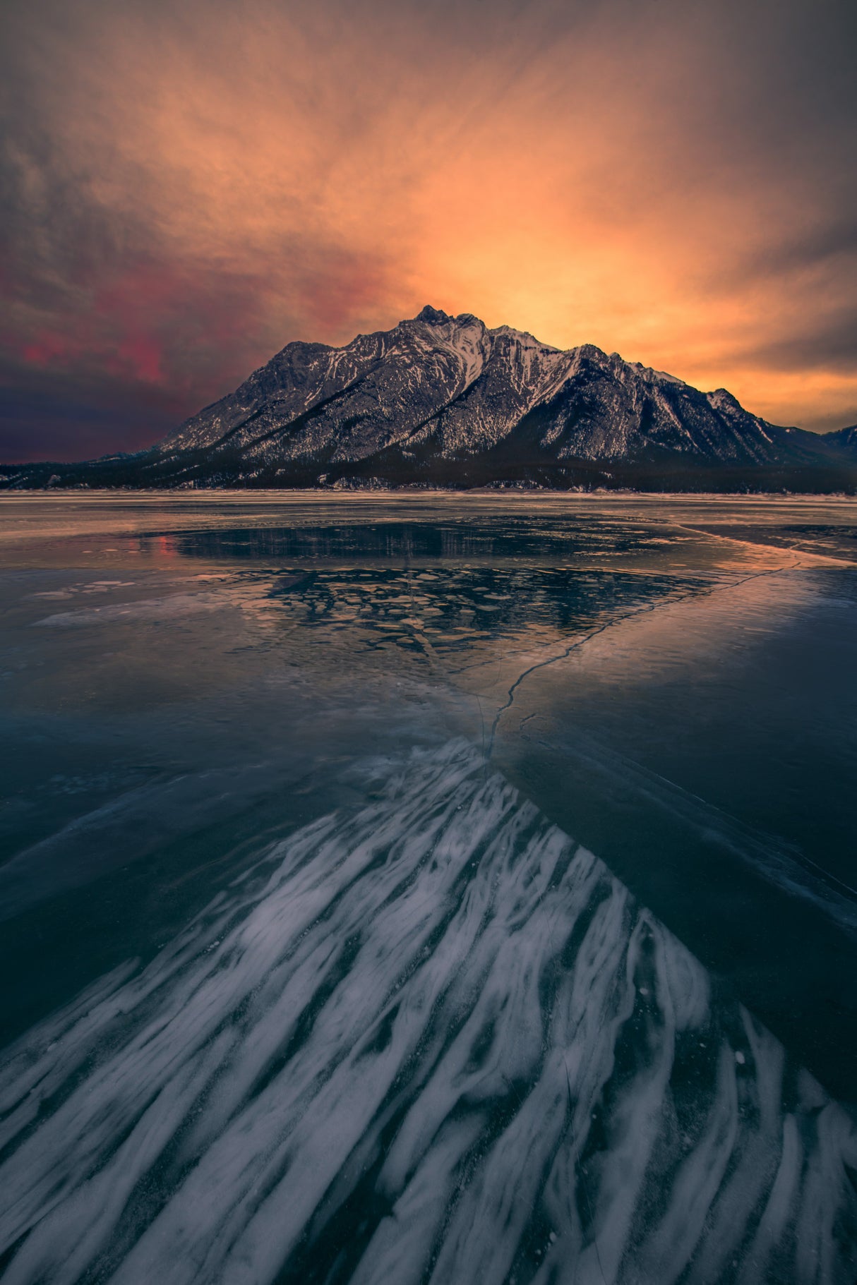 Ice Bars in Lake Abraham Poster och Canvastavla