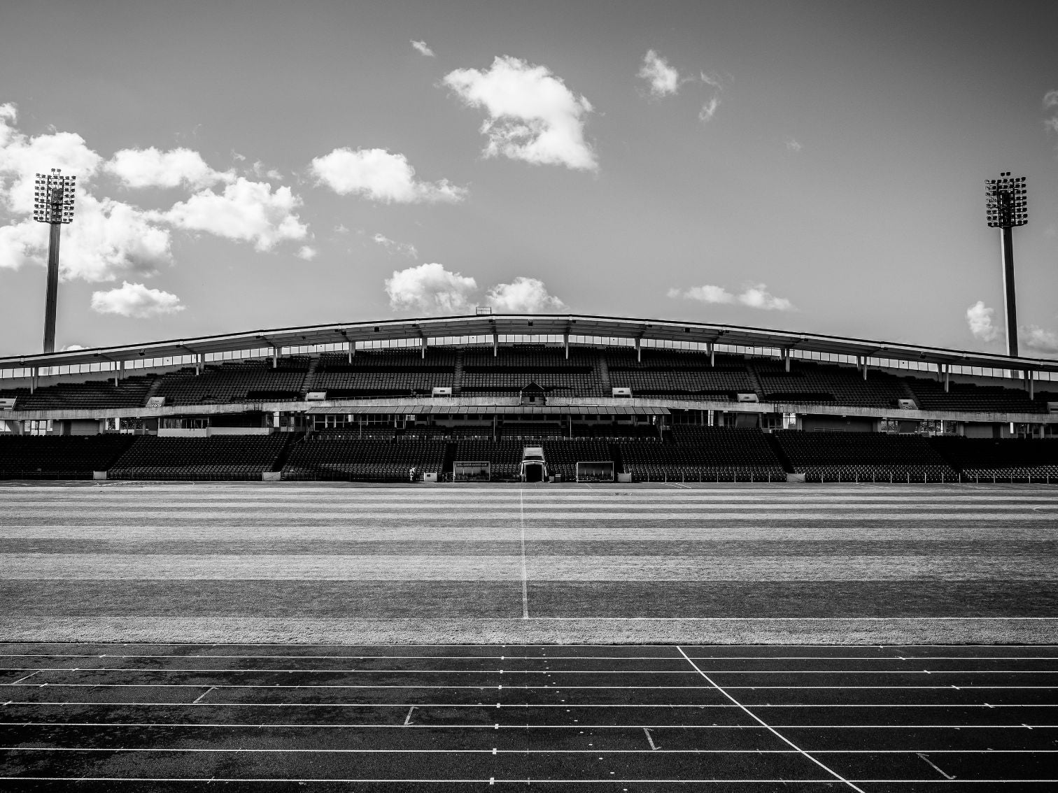 Malmö Stadion - vy över gräsmattan och spelartunnel Christoffer Borg Mattisson