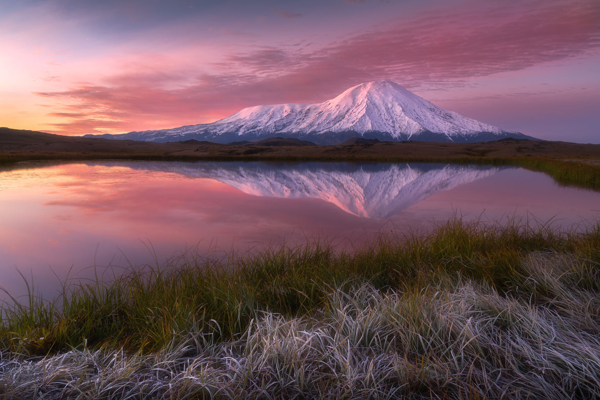 Frosty morning at Tolbachik volcano... Poster och Canvastavla