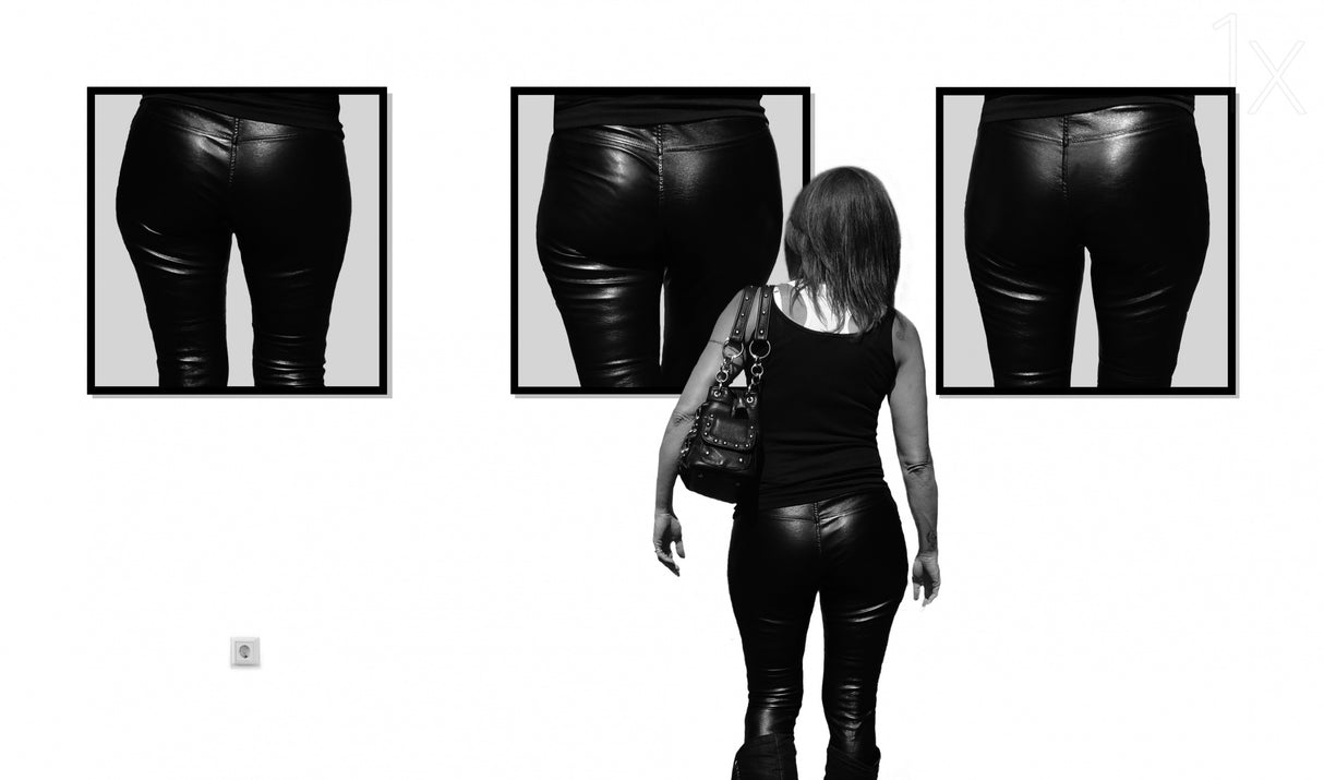Hey, surprise! Same trousers like me...! Poster och Canvastavla