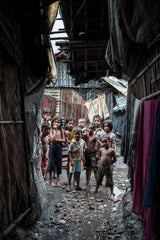 Children at Bangladesh Slum Poster och Canvastavla