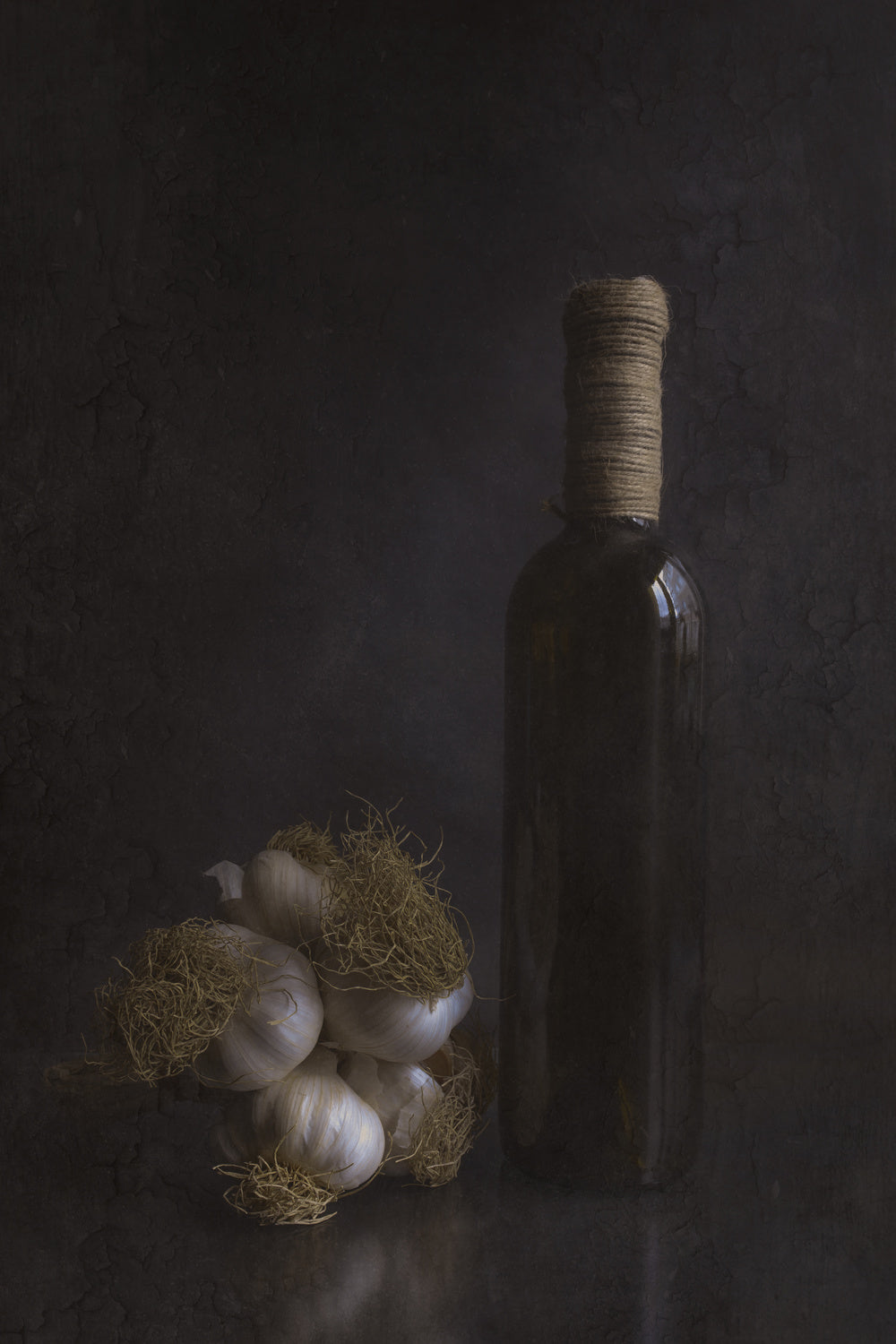 Garlic and a Wine Bottle Poster och Canvastavla