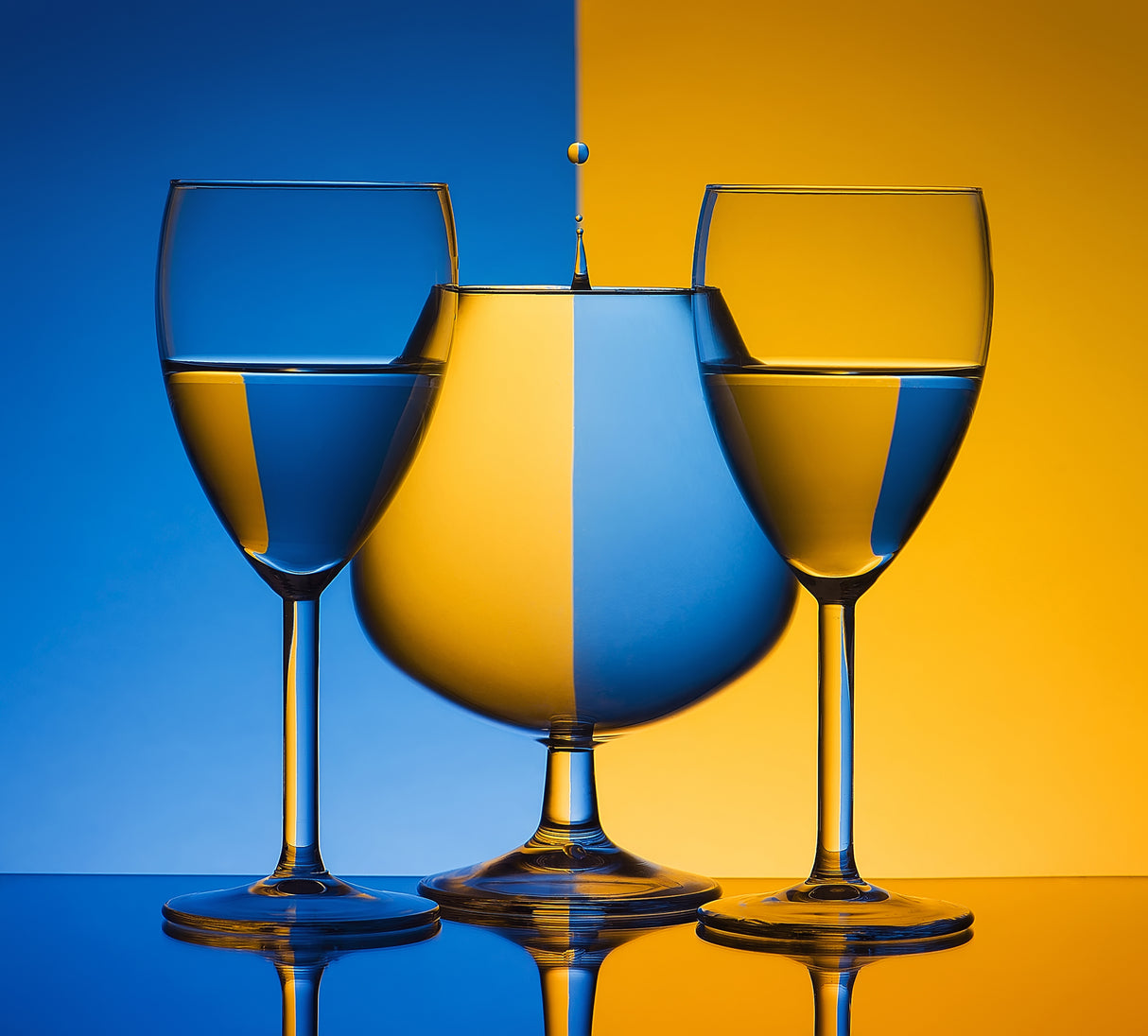 Glasses and drops Poster och Canvastavla
