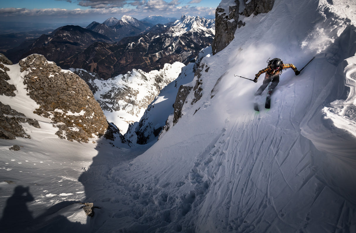 Drop into couloir Poster och Canvastavla