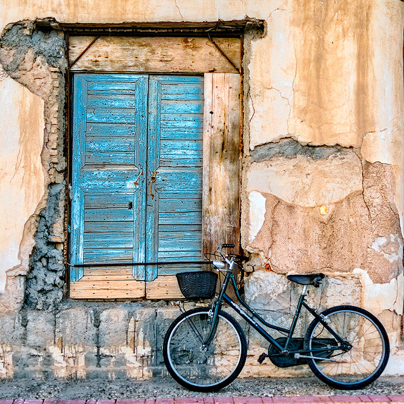 Old Window and Bicycle Poster och Canvastavla