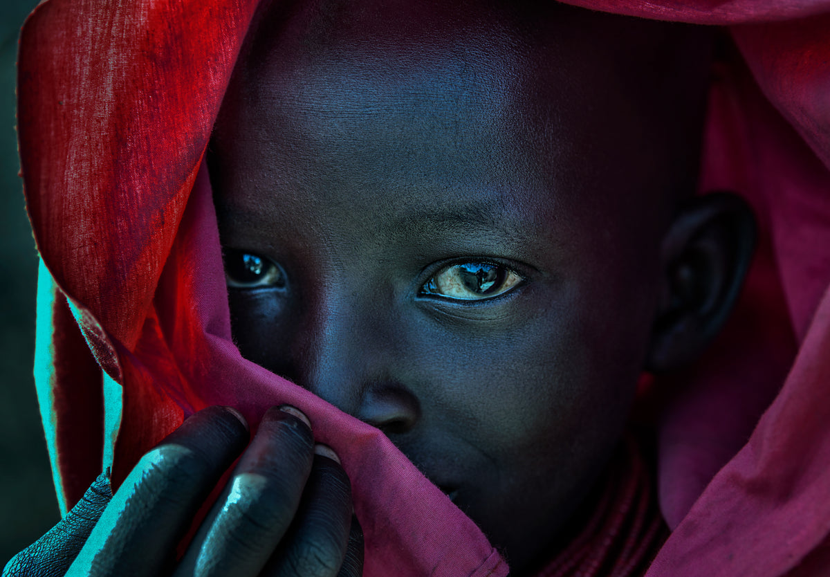 Ethiopian child covered in a red robe. Poster och Canvastavla