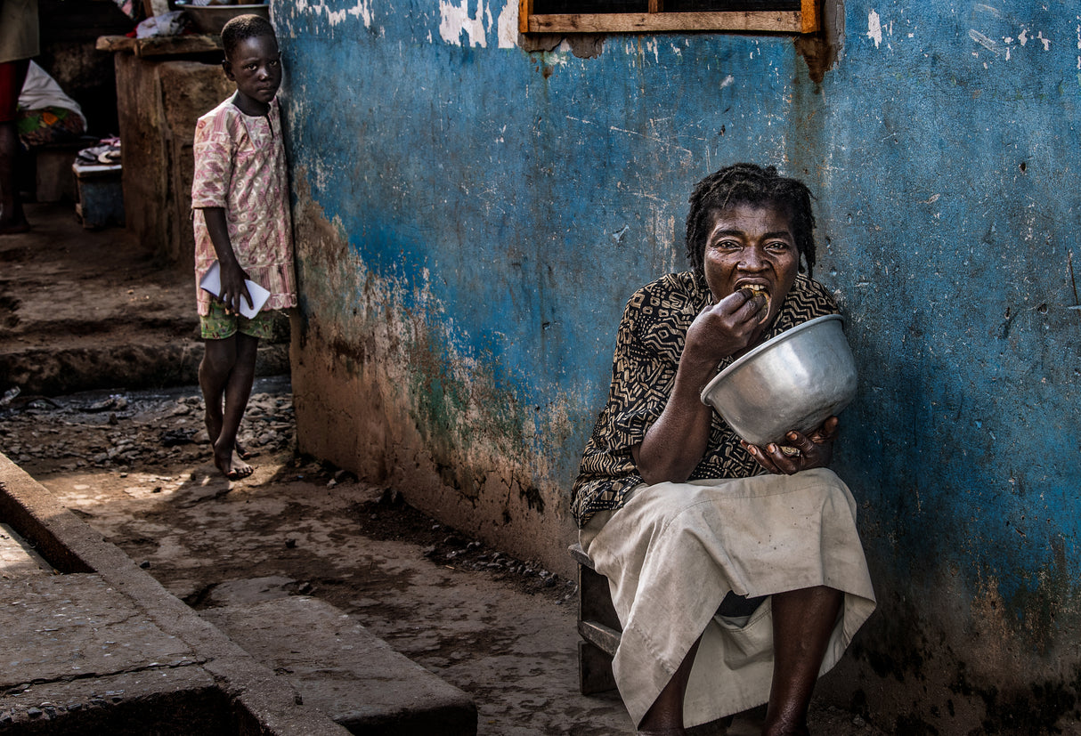 In the streets of Accra - Ghana Poster och Canvastavla