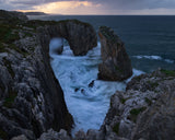Stormy waves crashing on the shore Poster och Canvastavla