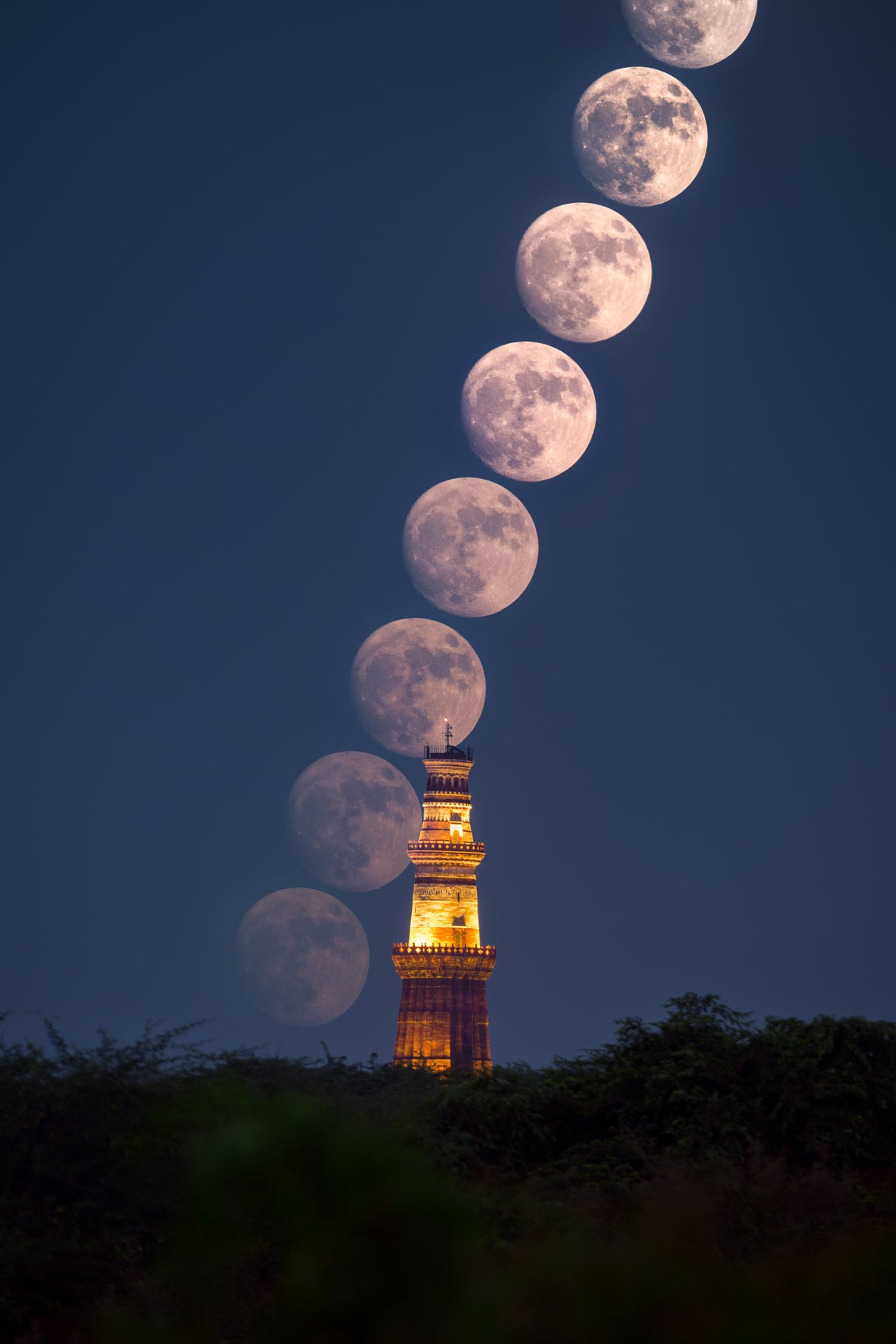 Almost a Supermoon Poster och Canvastavla