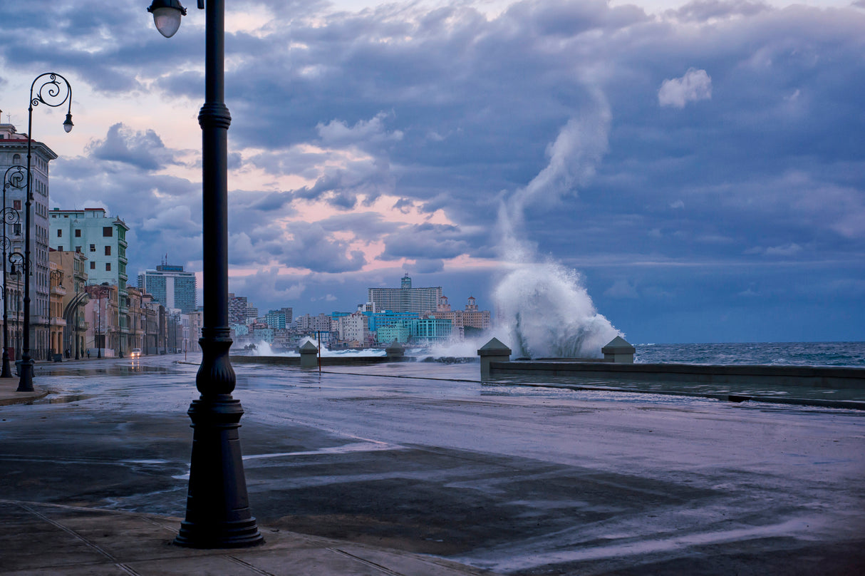 Stormy Malecon Poster och Canvastavla