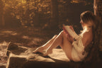 READING IN THE FOREST Poster och Canvastavla