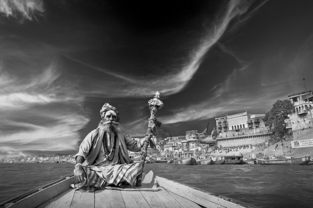 MONK OF VARANASI Poster och Canvastavla