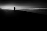 lonely walker at the beach Poster och Canvastavla