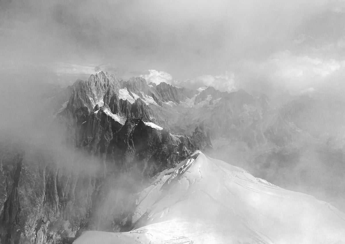 Clouds in the mountains Poster och Canvastavla