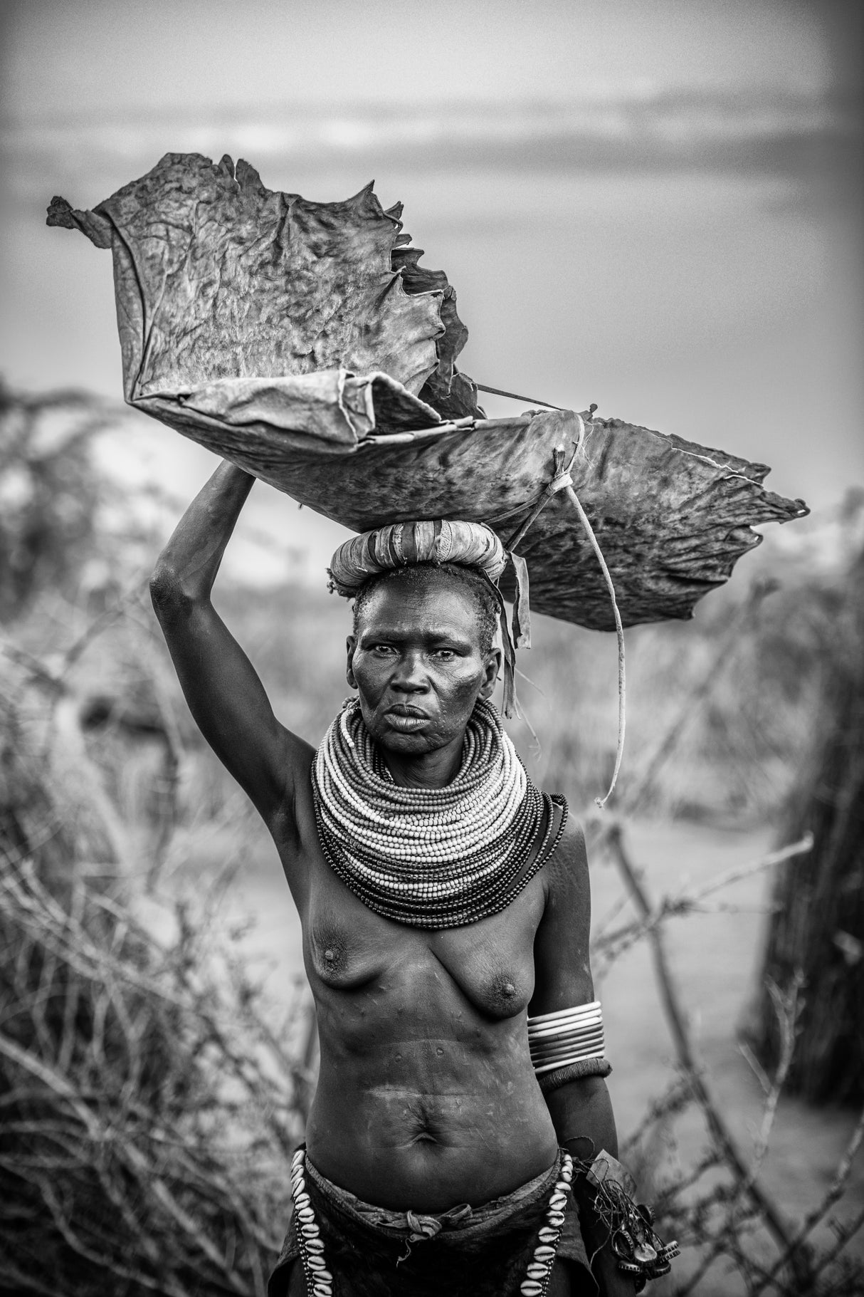 Nyangatom woman at work Poster och Canvastavla