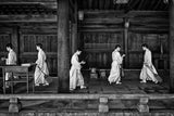 The going and the being back of a monk in the sweeping of the temple (Tokio) Poster och Canvastavla