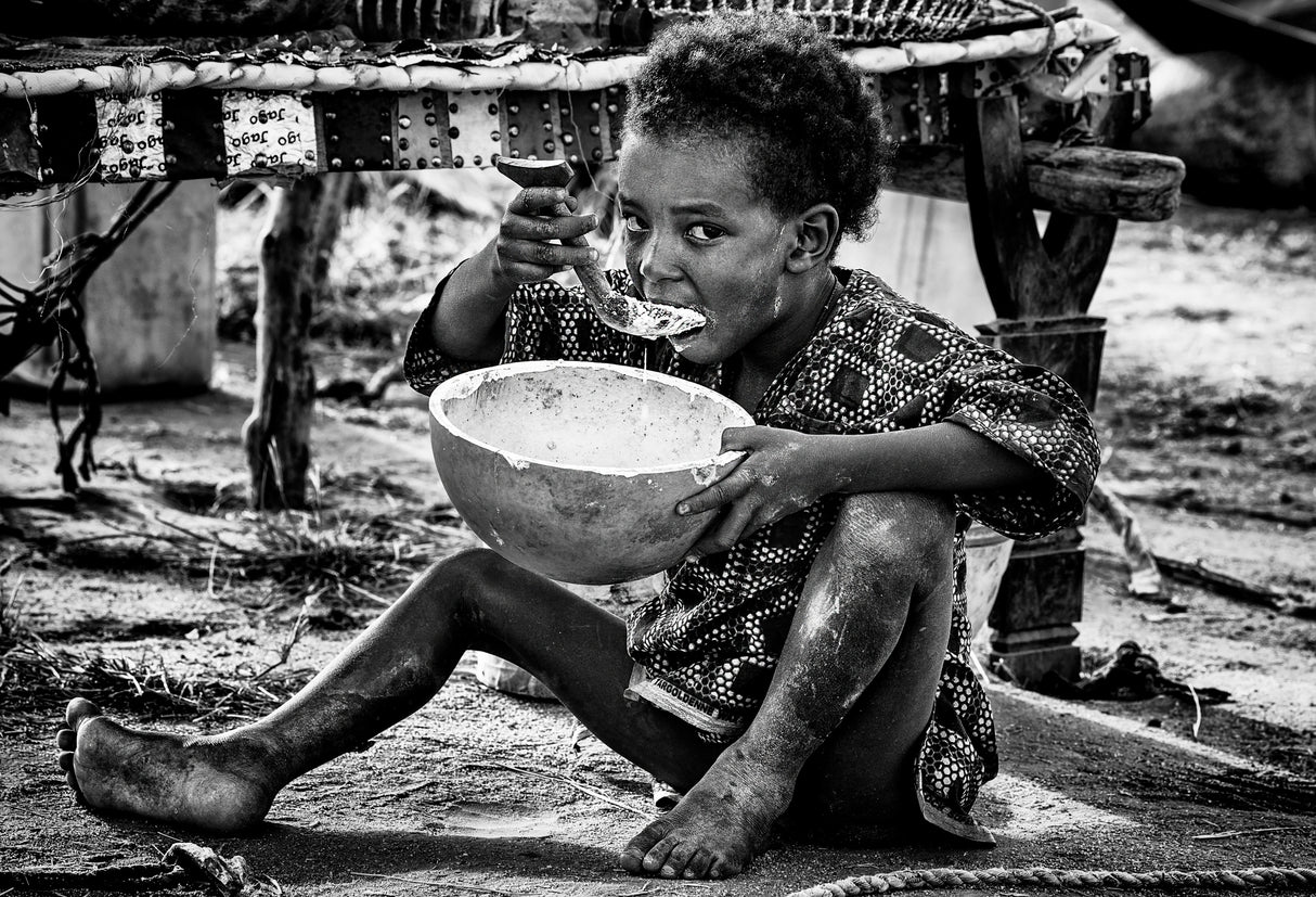 Lunch time at a gerewol festival camp - Niger Poster och Canvastavla