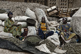 Selling in the market (Djenné - Mali) Poster och Canvastavla
