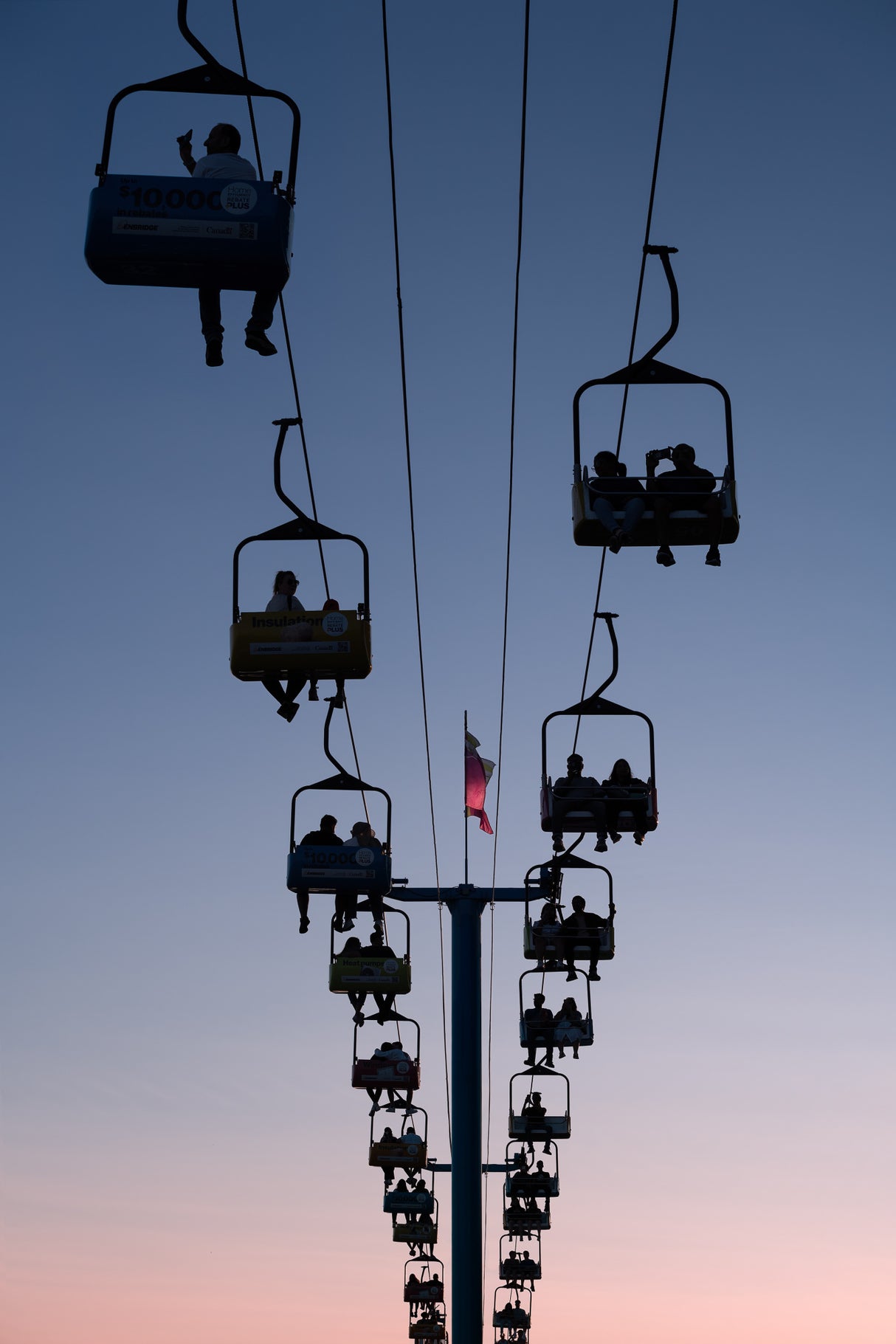 Cable Cars Toward the Dusk Poster och Canvastavla