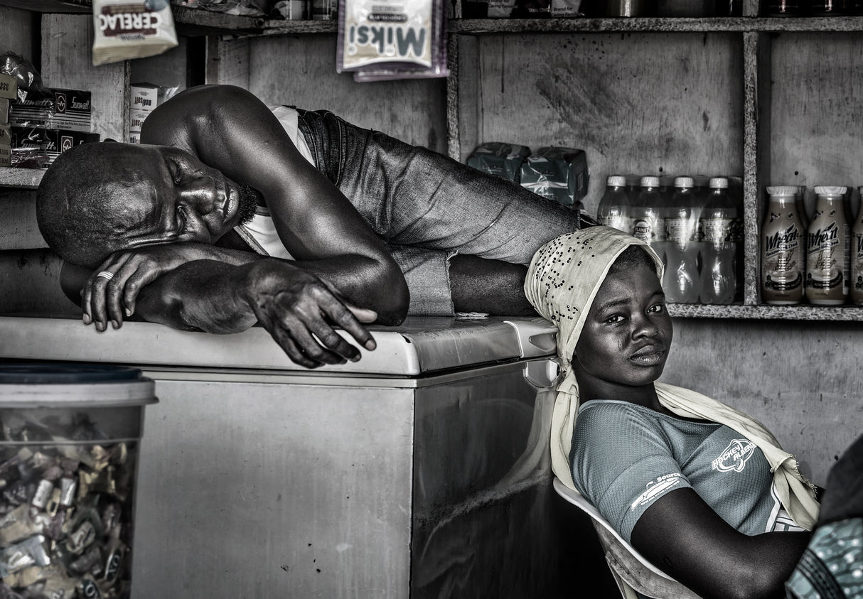 Having a rest on top of the fridge - Ghana Poster och Canvastavla