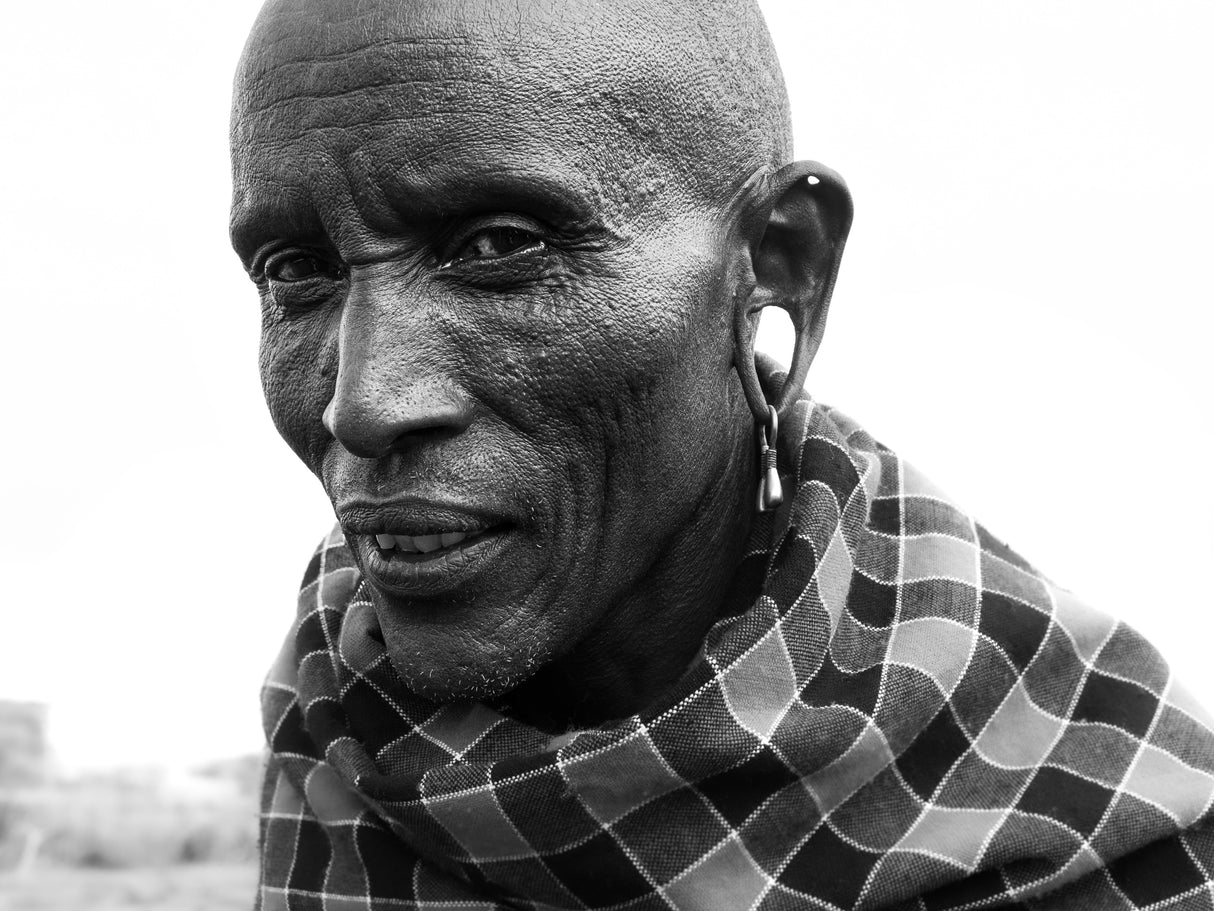 the gaze of a masai man, Kenya Poster och Canvastavla
