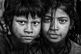 Two indian girls at the Kumbh Mela in Prayagraj - India Poster och Canvastavla