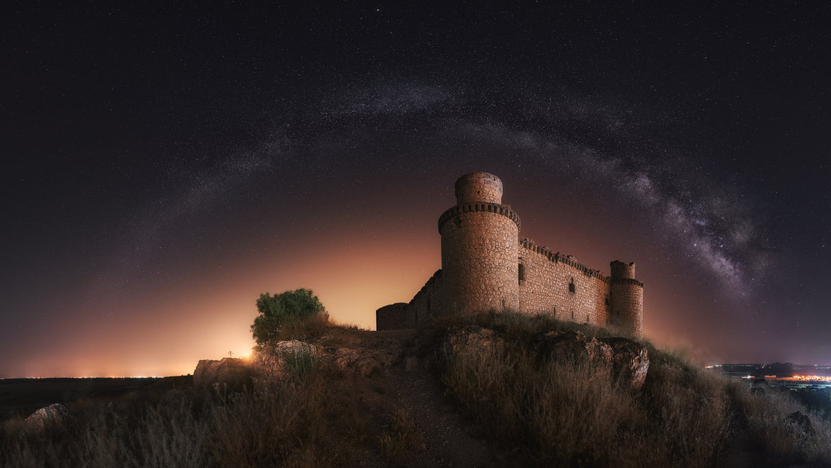 Night in the Old Castle Poster och Canvastavla