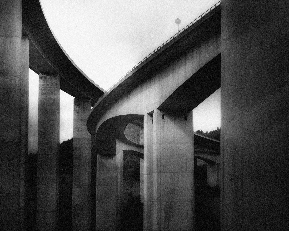UNDER THE BRIDGES Poster och Canvastavla