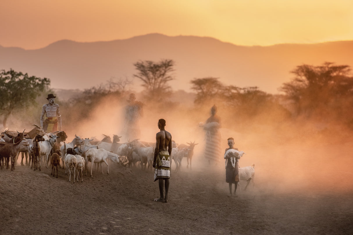 Dust and dawn in Dus Poster och Canvastavla